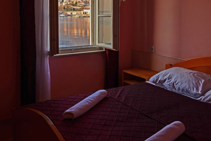 Room 12 of 34
