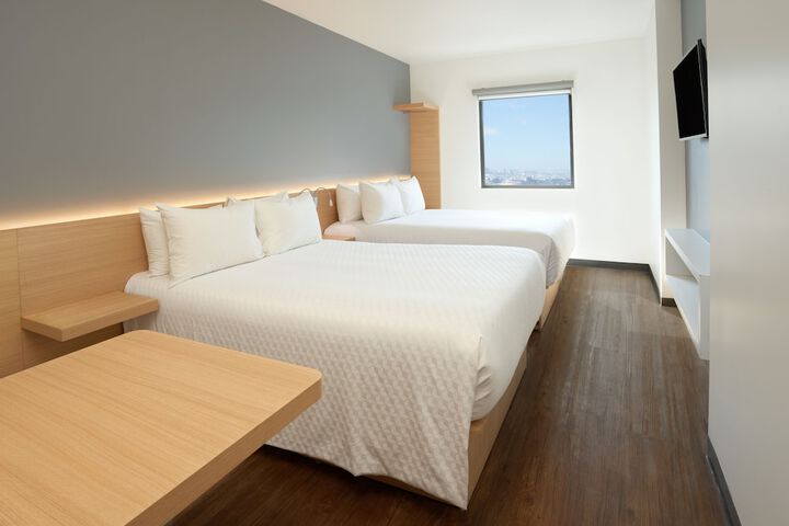 Room 3 of 8