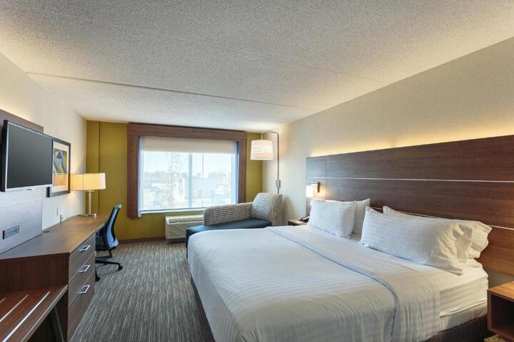 Standard Room, King or Two Doubles (3 of 4)