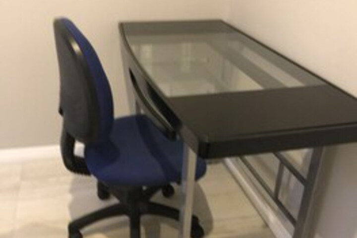 Room 6 of 8