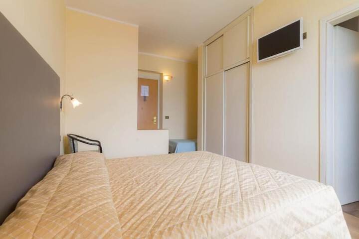 Room 9 of 24