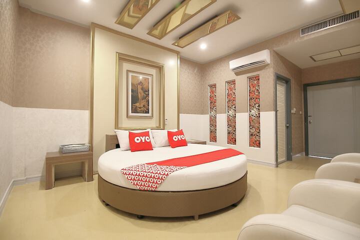Room 18 of 33