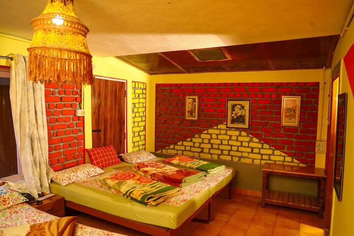 Room 105 of 195