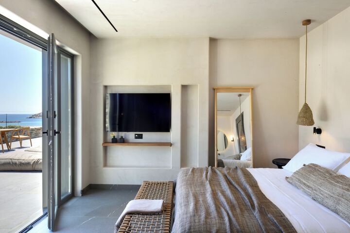 Room 13 of 38