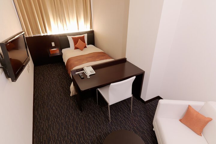 Room 12 of 34