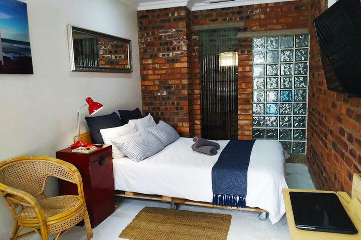Room 3 of 16
