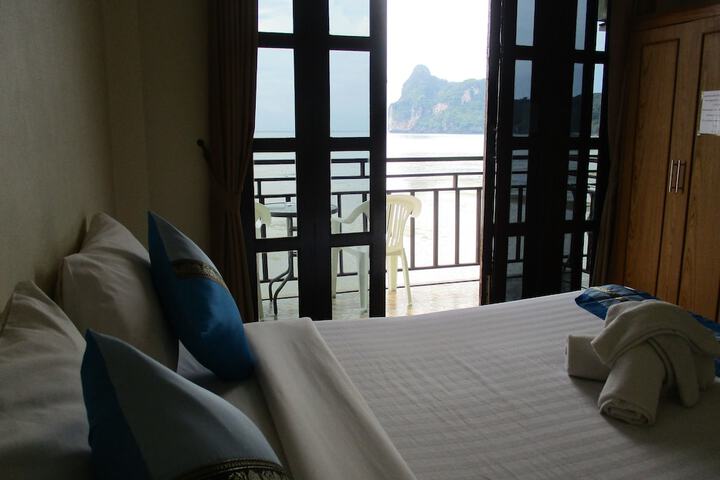 Room 18 of 60