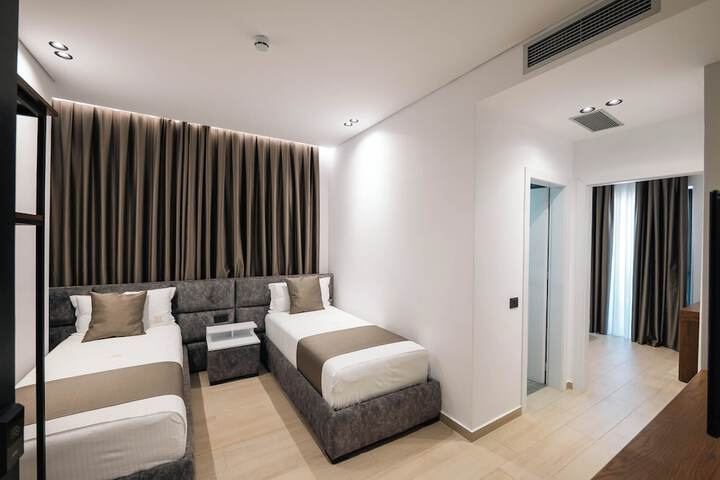 Room 45 of 95