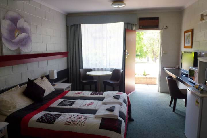Room 5 of 123