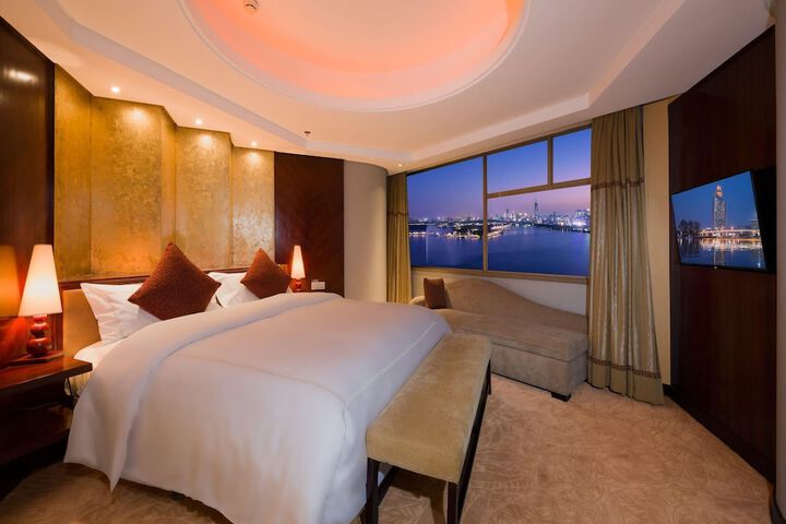 Room 16 of 28