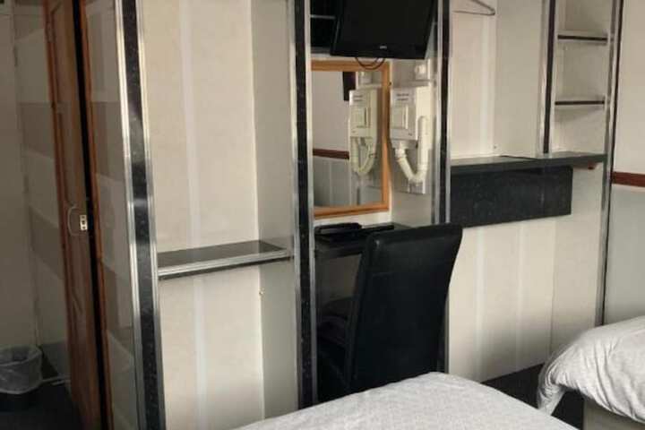 Room 6 of 58