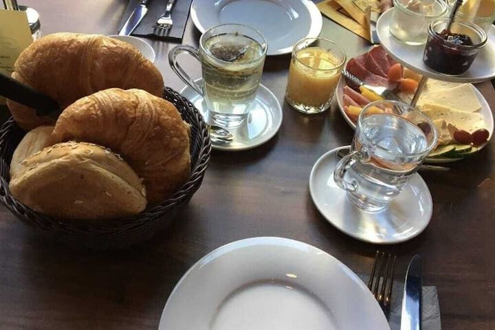 Breakfast/Coffee Service 17 of 18