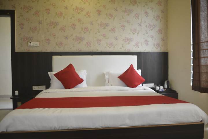 Room 13 of 20