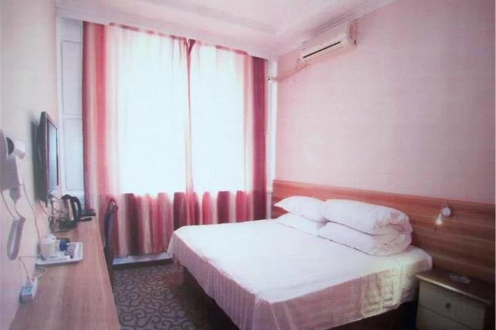 Room 14 of 18