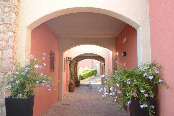 Hotel Exterior 36 of 48