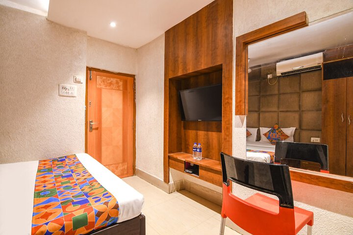Room 25 of 38