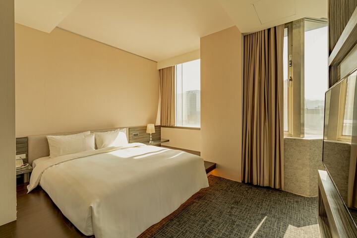 Room 14 of 100
