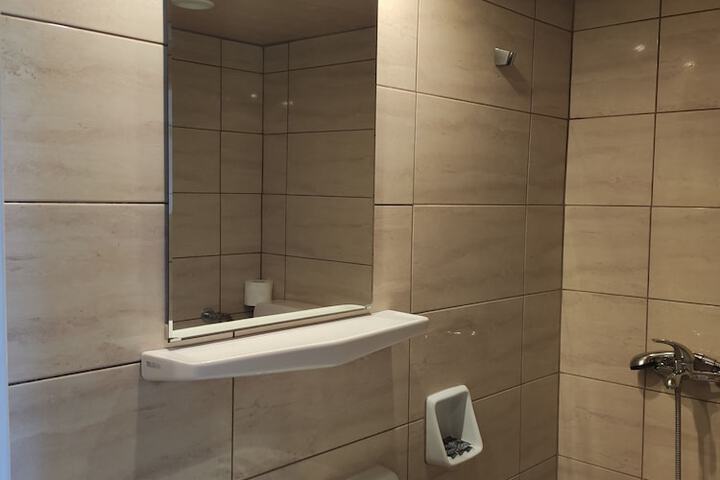 Room 4 of 12