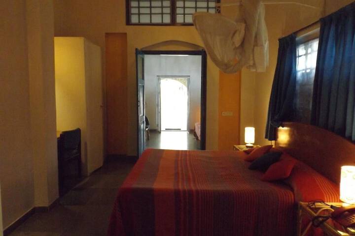 Room 51 of 233