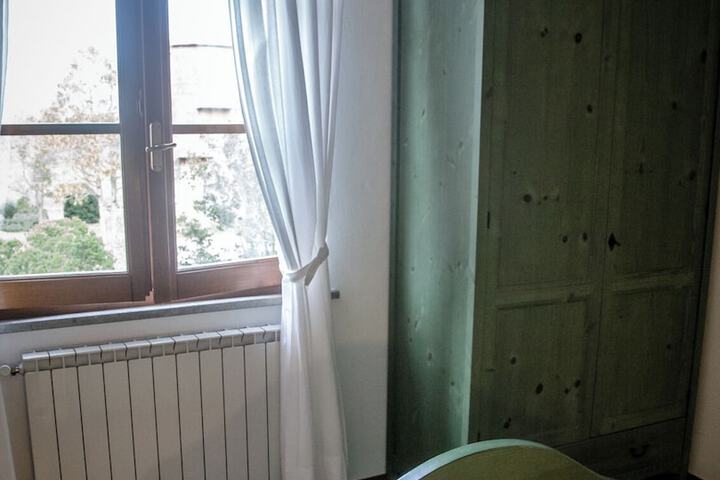 Room 11 of 143