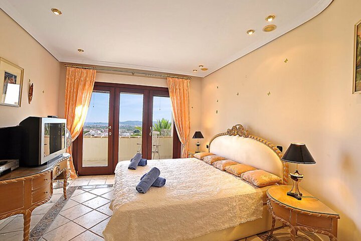 Room 5 of 24