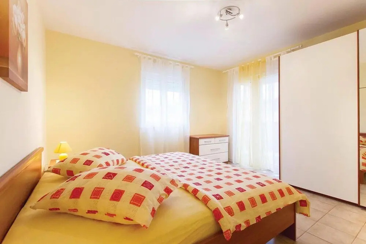 Beautiful Home in Palit With 4 Bedrooms and Wifi