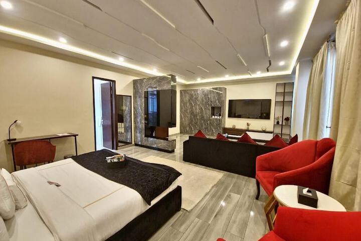Room 2 of 67
