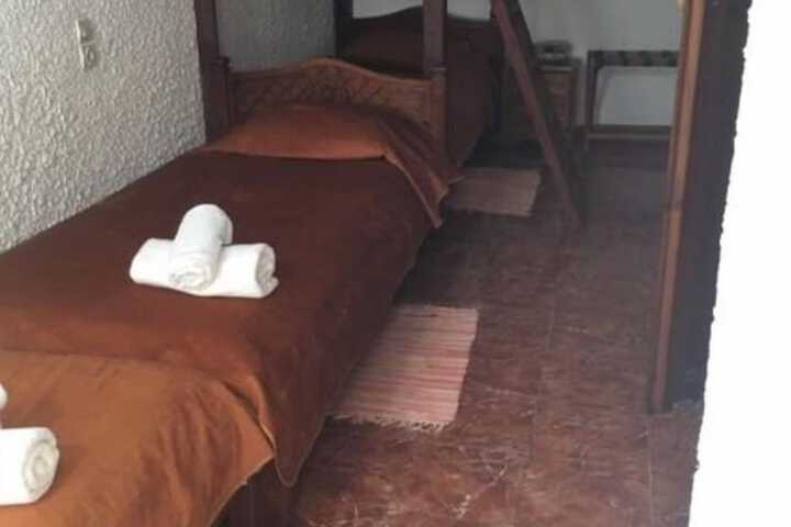 Room 27 of 49