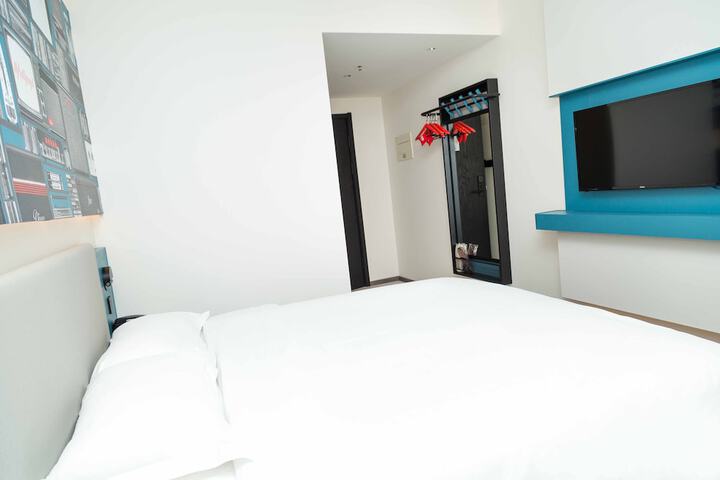 Room 10 of 23