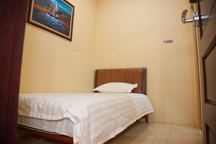 Room 8 of 63