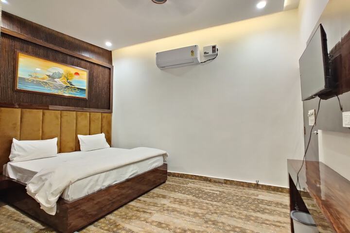 Room 16 of 35
