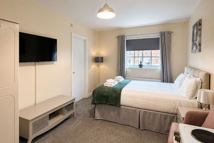 Room 32 of 65