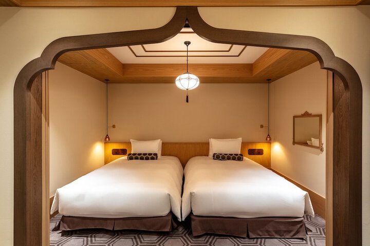 Room 13 of 25