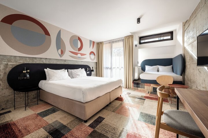 Room 15 of 82