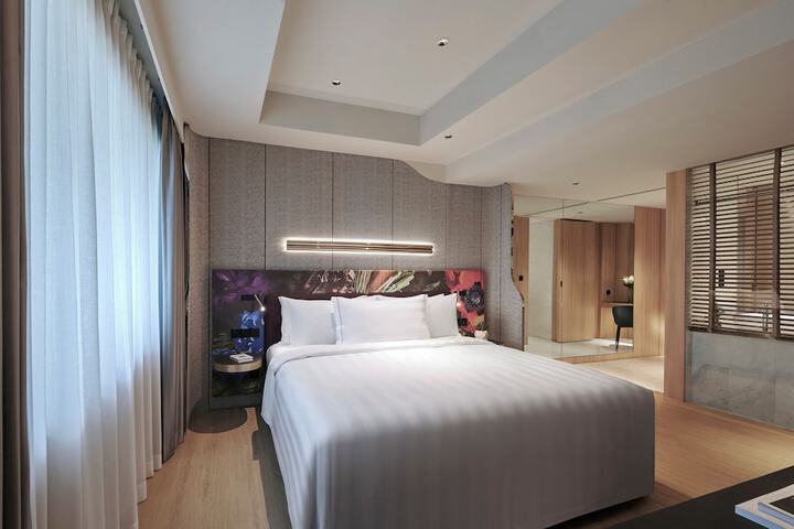Room 27 of 74