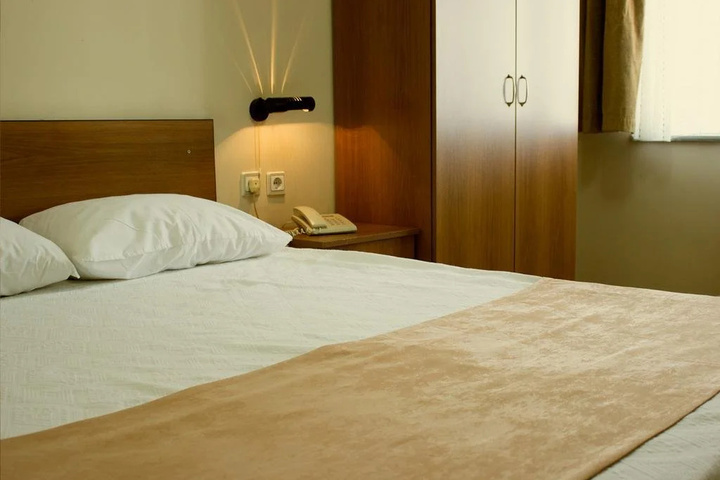 Room 3 of 16