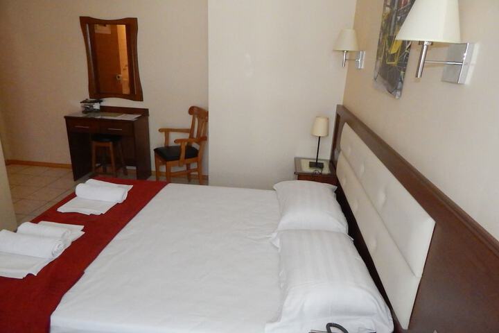 Room 10 of 65