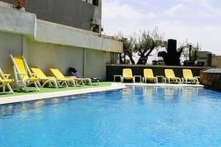Hotel Pool