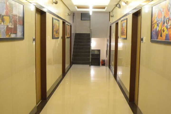 Ballroom/Hall 27 of 30