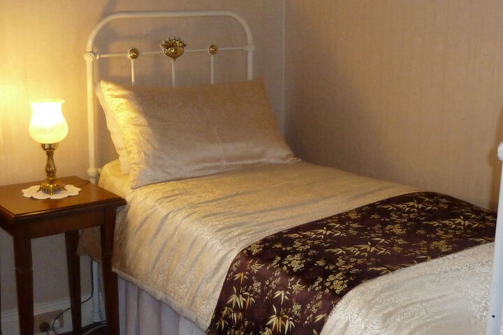 Room 5 of 13