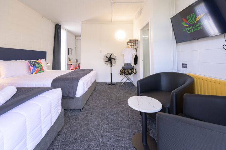 Room 32 of 165
