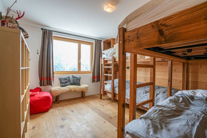 Room 4 of 36