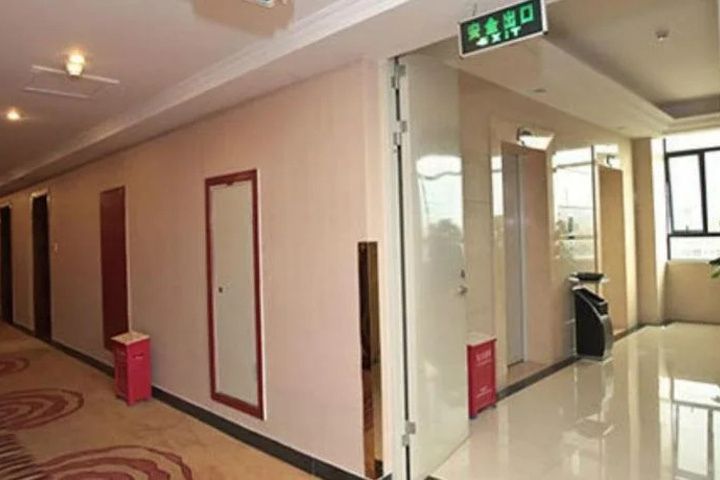 Room 11 of 35