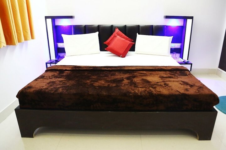Room 3 of 16