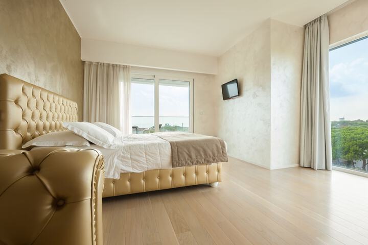 Room 6 of 52