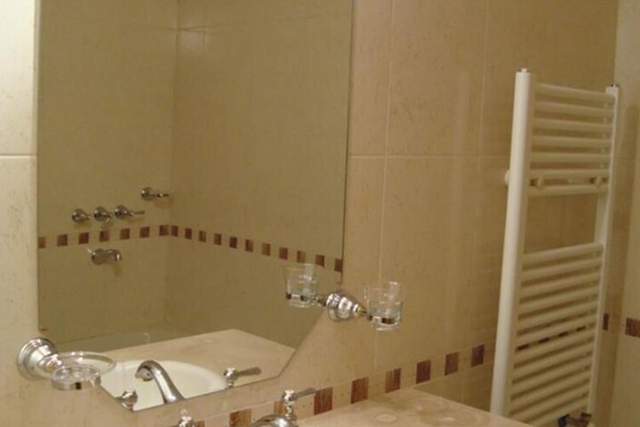 Room 11 of 25