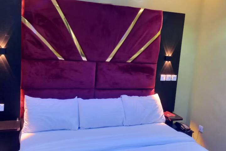 Room 5 of 13