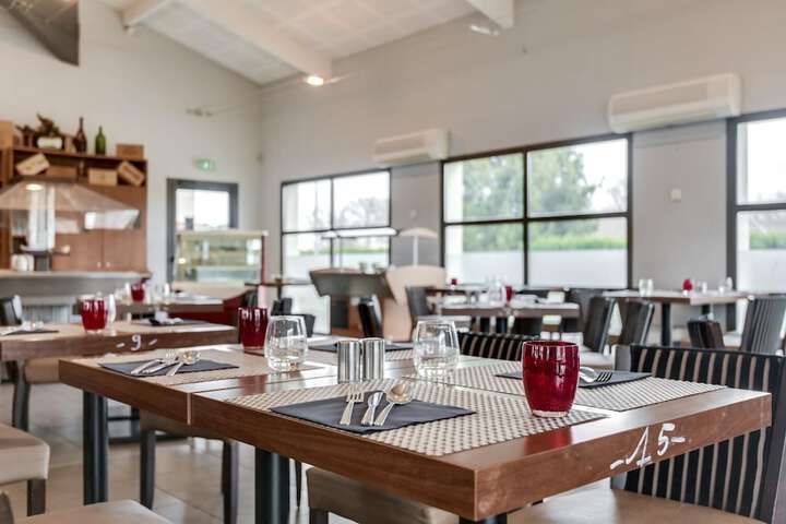 Dining 17 of 27