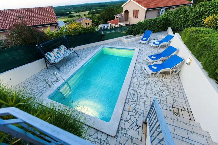 Pool 9 of 13