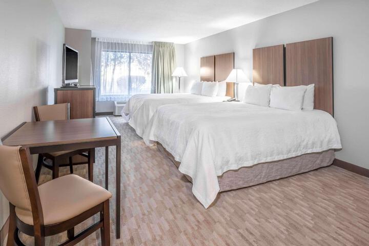 Standard Room, King or Two Doubles (3 of 6)